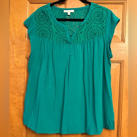 Daniel Rainn Kiara Eyelet Detail Blouse - Picture 3 of 4